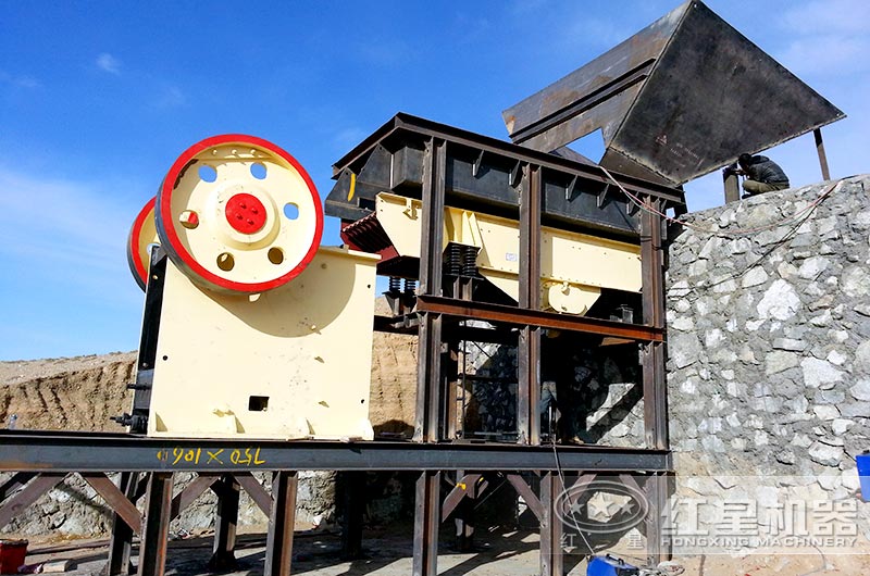 制砂生產線現(xiàn)場 制砂生產線現(xiàn)場